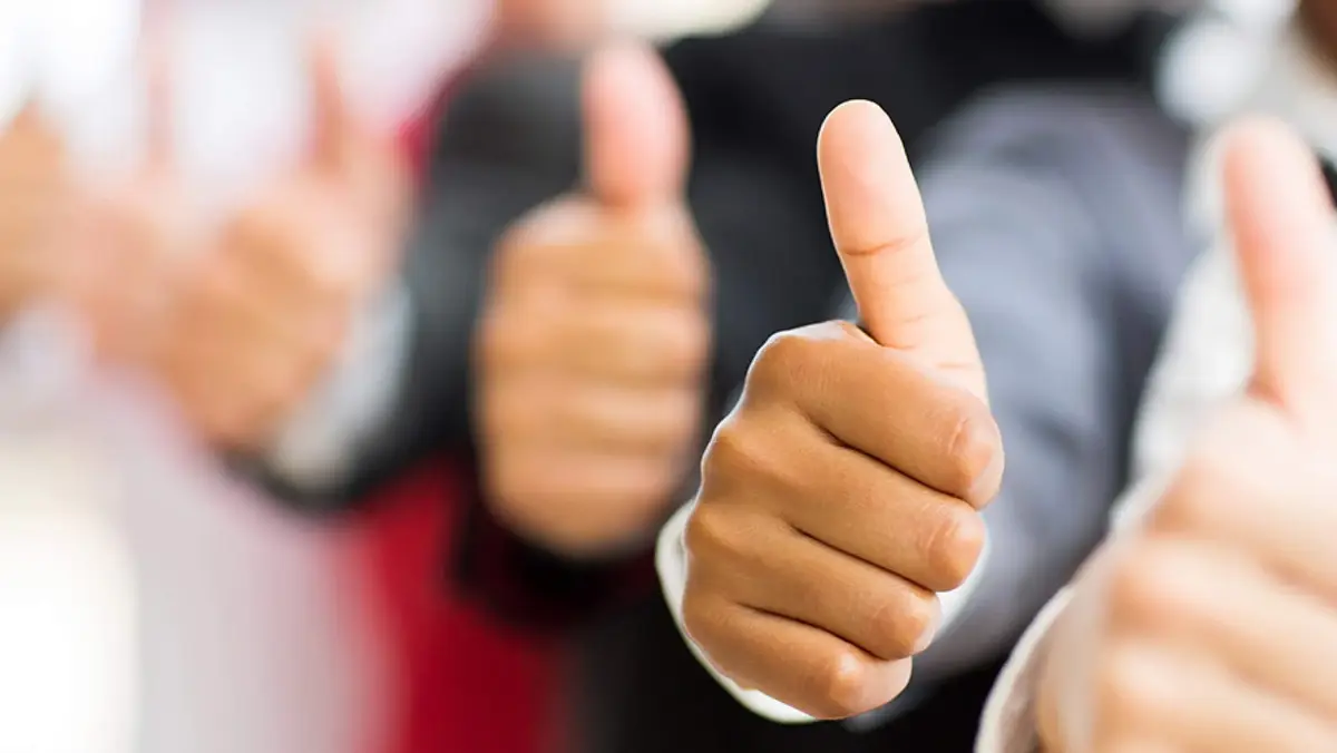 Sutter-Kununu-Top-Company-2023-Arbeitgeberbewertung.jpg Mehrere Daumen hoch – Symbolbild für Mitarbeiterzufriedenheit, Teamgeist und die Auszeichnung Kununu Top Company 2023 für Sutter Medizintechnik.