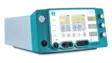 CURIS® 4 MHz Radiofrequenz-Generator von Sutter Medizintechnik in schräger Vorderansicht, mit Display, Bedienelementen und Anschlussbuchsen.