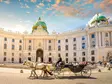 Fiaker vor der Wiener Hofburg – barocke Architektur und traditionelle Stadtkultur im Herzen von Wien.
