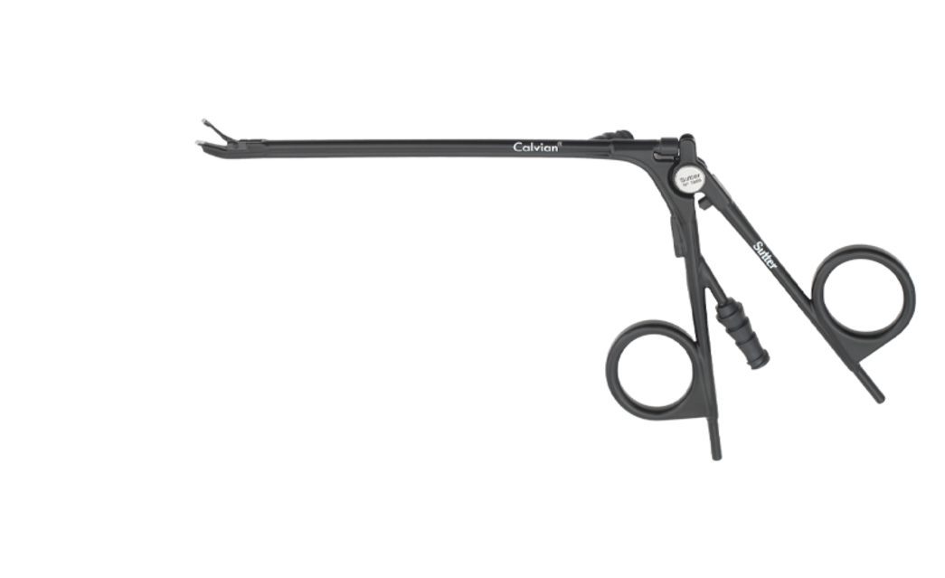 Metallische bipolare Klemme in Scherenform mit markierter Greiffunktion vor weißem Hintergrund.