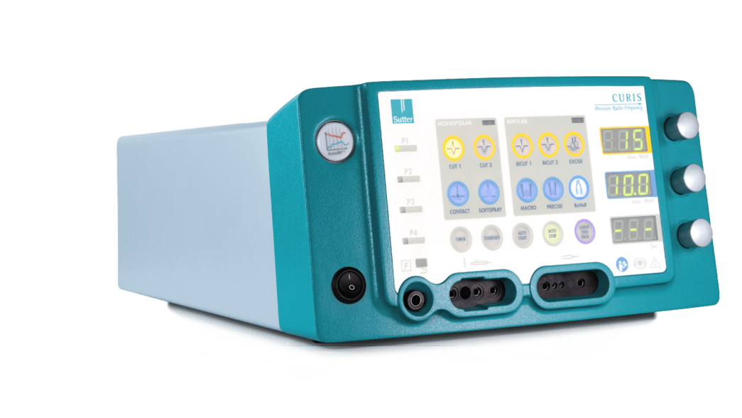 Linke Seitenansicht des CURIS® 4 MHz Radiofrequenz-Generators mit gut sichtbarem Bedienfeld, Drehreglern, Display und Anschlüssen für verschiedene chirurgische Instrumente.