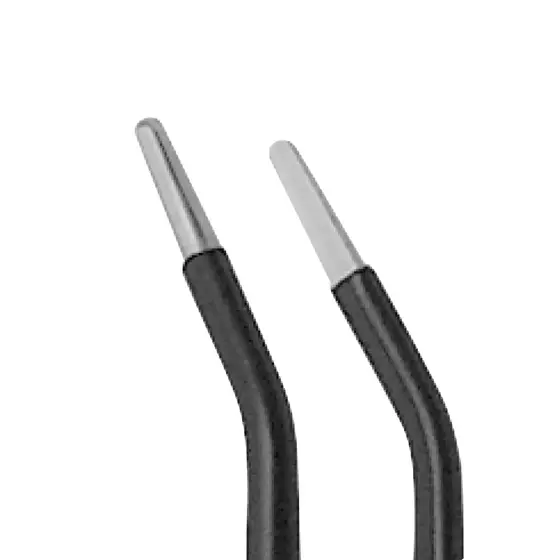 Detailansicht zweier abgewinkelter Spitzen einer classic micro bipolaren Pinzette vor weißem Hintergrund.