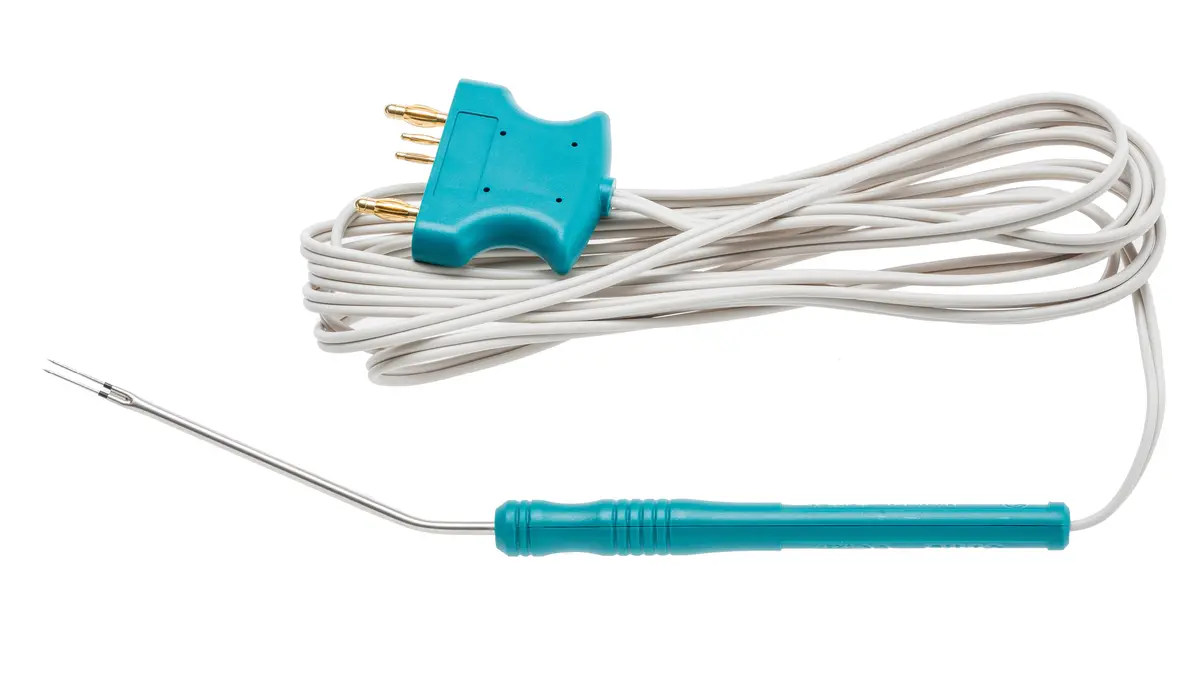 Bipolare Elektrode mit blauem Handgriff, gerader Spitze und Anschlusskabel auf weißem Hintergrund