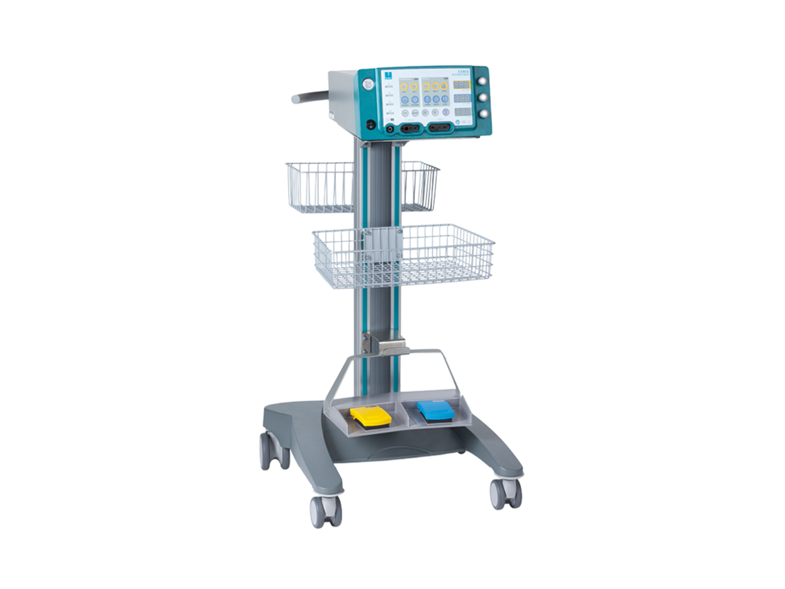 Standwagen mit montiertem CURIS® Radiofrequenz-Generator, zwei Fußschaltern und seitlichen Aufbewahrungskörben für den flexiblen Einsatz im OP.