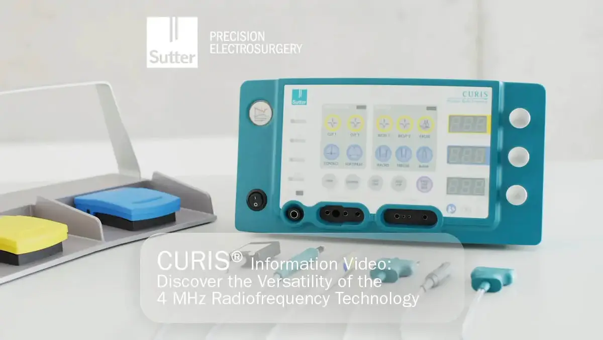 Laboraufbau mit CURIS® 4 MHz Radiofrequenz-Generator und Fußschalter, verbunden über Kabel, im Hintergrund weitere Laborausrüstung.