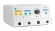 Perspektivansicht des BM-780 II Radiofrequenz-Generators mit Drehregler, Funktionsknöpfen und mehreren Anschlussmöglichkeiten für chirurgische Instrumente.