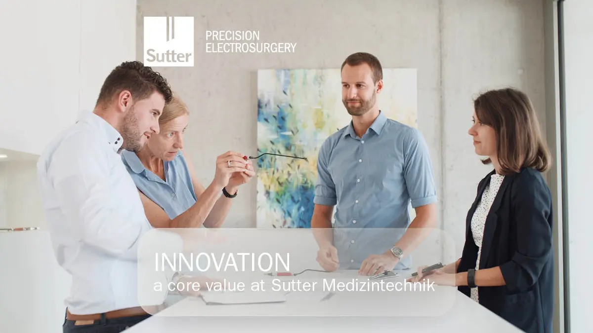 innovation-core-value-sutter-medizintechnik.jpg Team of four people discussing innovation at Sutter Medizintechnik, holding a precision instrument